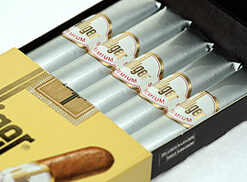 Alternative view of Villiger Premium No. 1