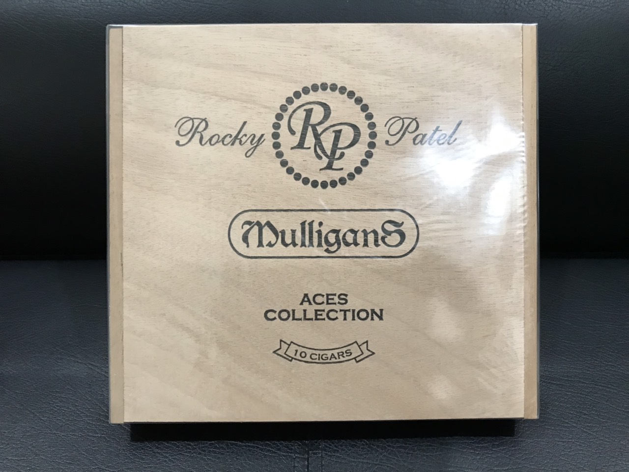 Rocky Patel Mulligans 'Aces' Collection (hộp gỗ 10 điếu) - Ảnh 4