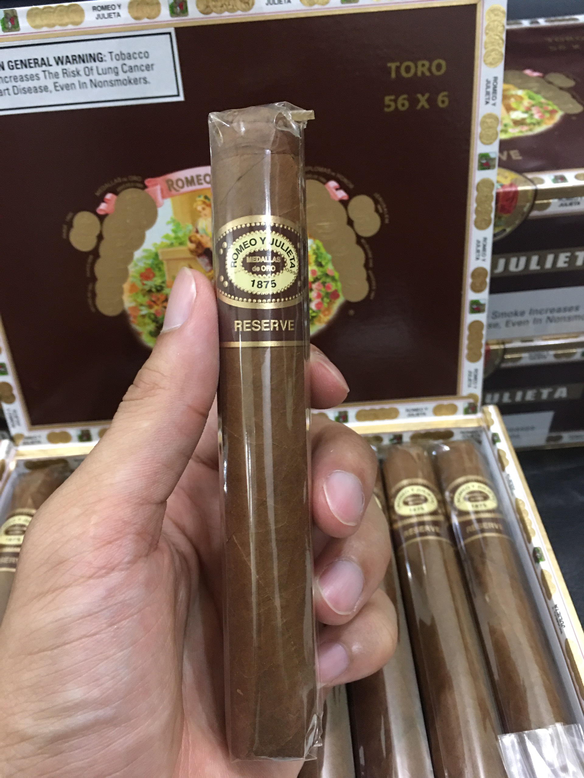 Romeo Y Julieta RESERVE Toro (Điếu lẻ)
