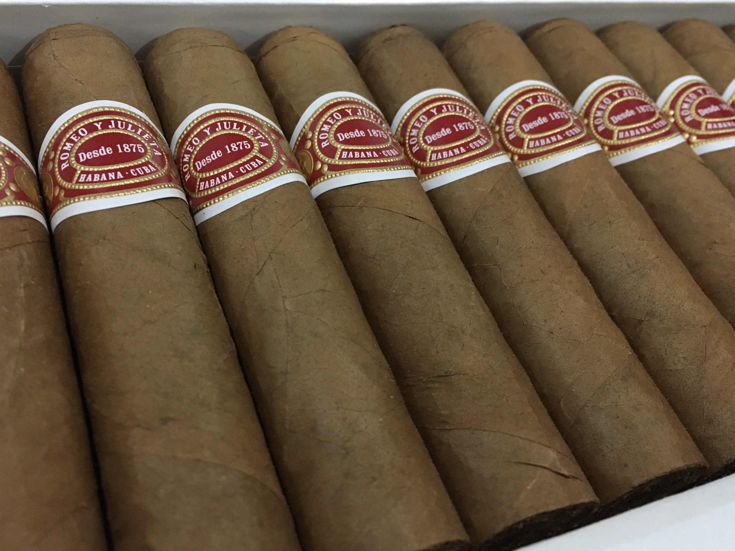 Romeo Y Julieta Petit Royales (điếu lẻ) - Ảnh 2