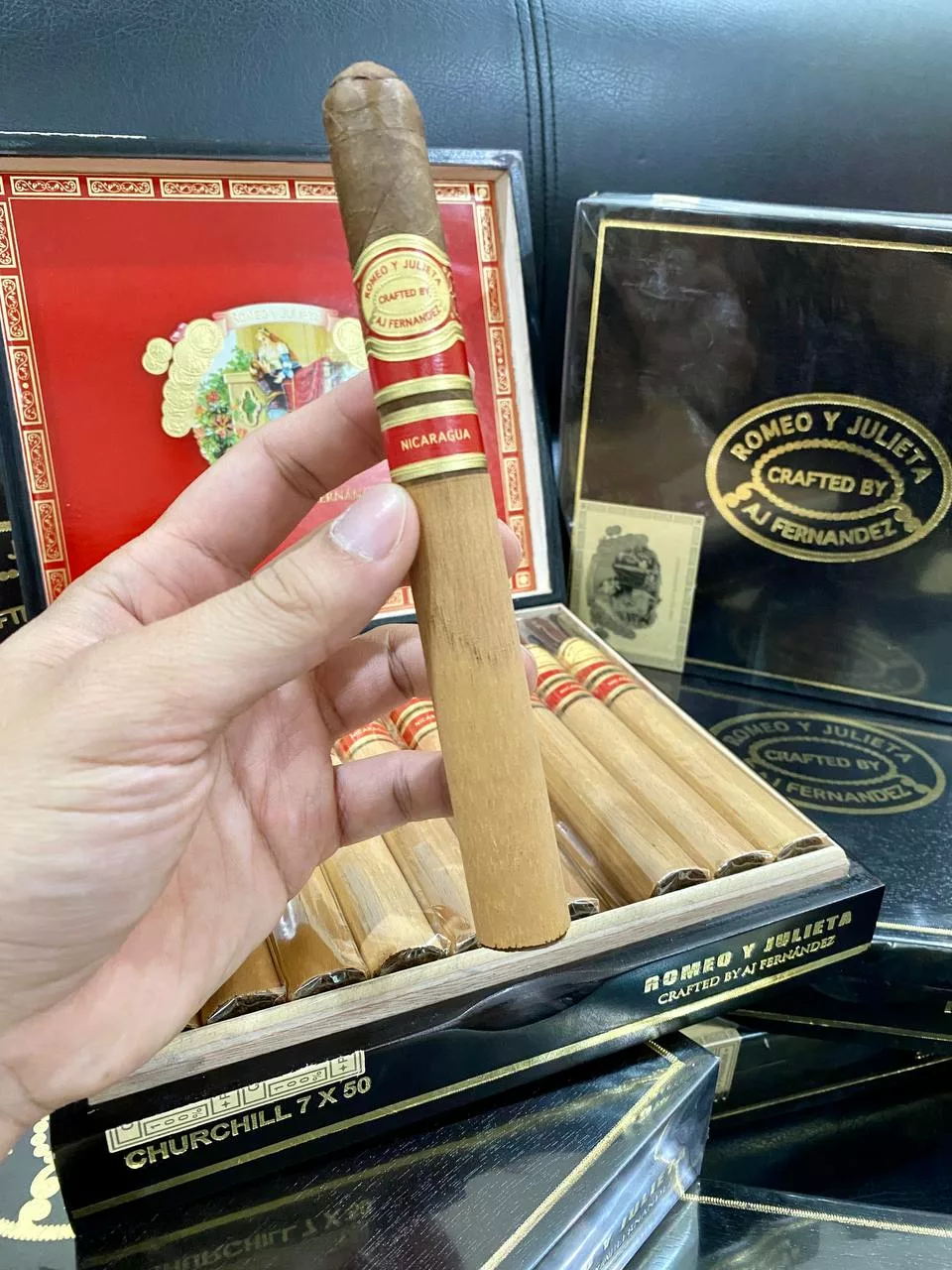 Romeo y Julieta Crafted by AJ Fernandez (điếu lẻ)