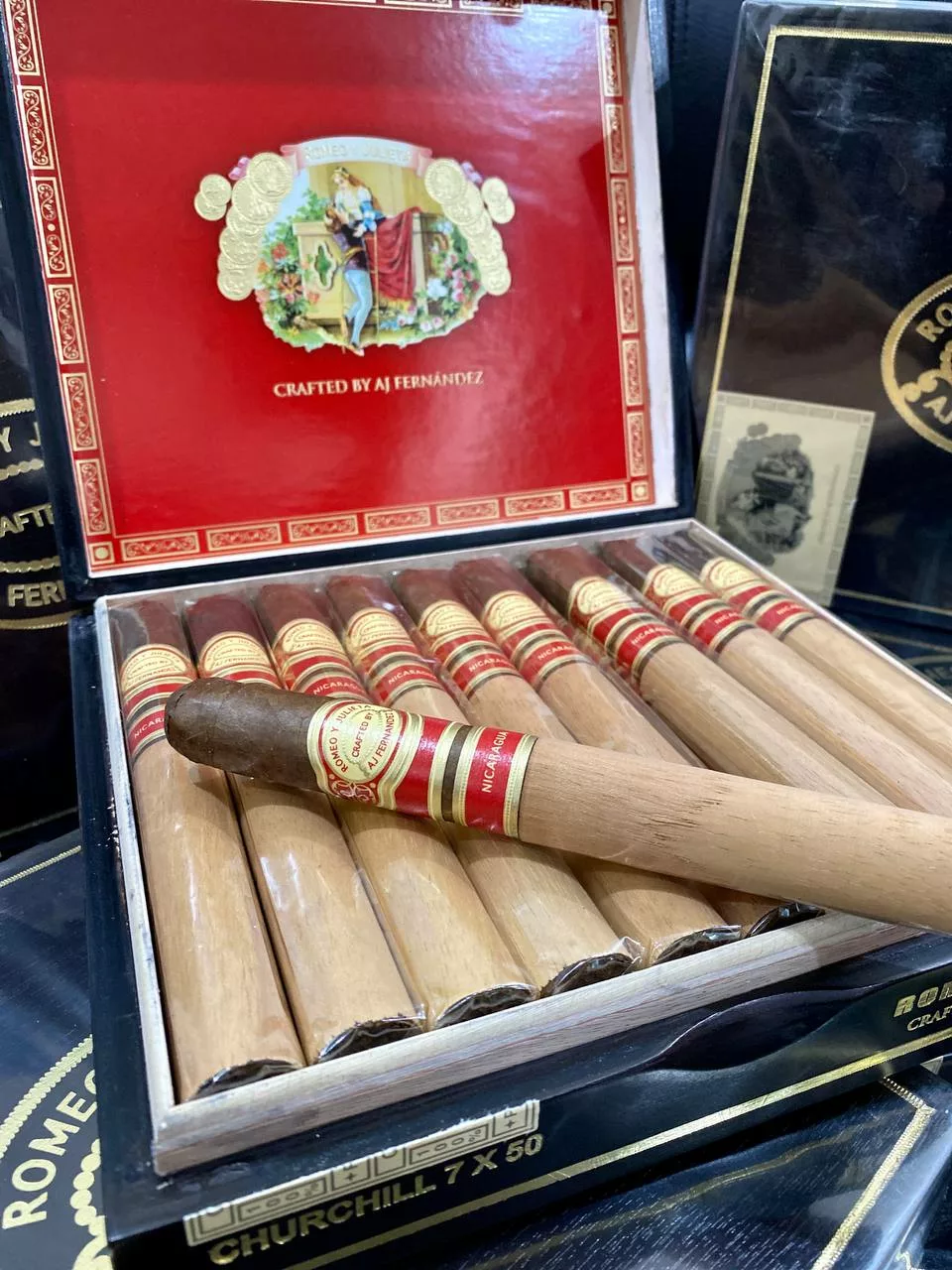 Romeo y Julieta Crafted by AJ Fernandez (điếu lẻ) - Ảnh 2